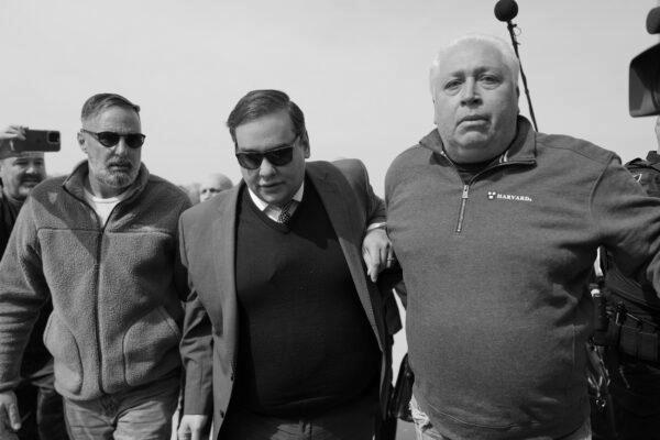 George Santos, Quien Conectó Su Camino Al Congreso Antes De Ser Arrancado, Sentenciado A Más De 7 Años De Prisión