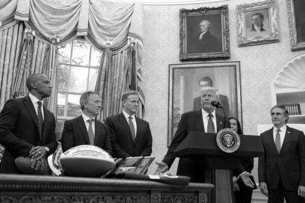 ¿Quién Está Feliz Con La Llamada De Trump Para El Restaurante ‘Redskins’?