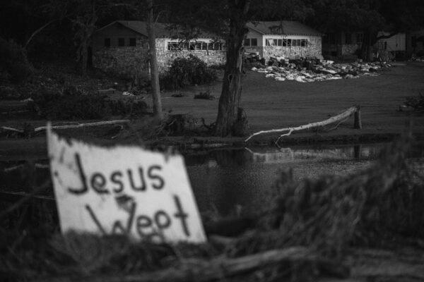 Noem Lucha Contra Las Cryticas A La Gestión De Fema En La Respesta A Las Inundaciones De Texas
